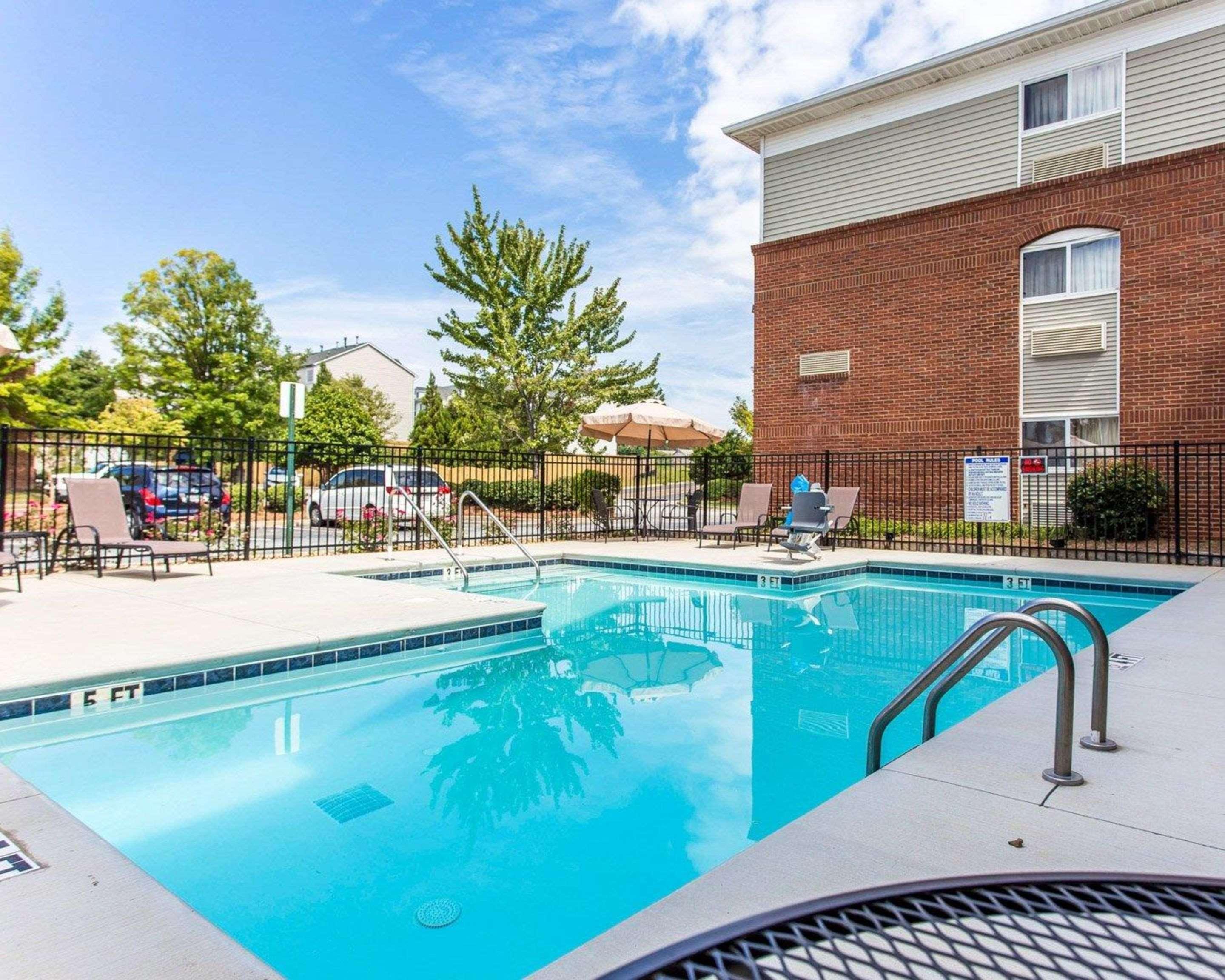 Suburban Studios Kennesaw Bagian luar foto